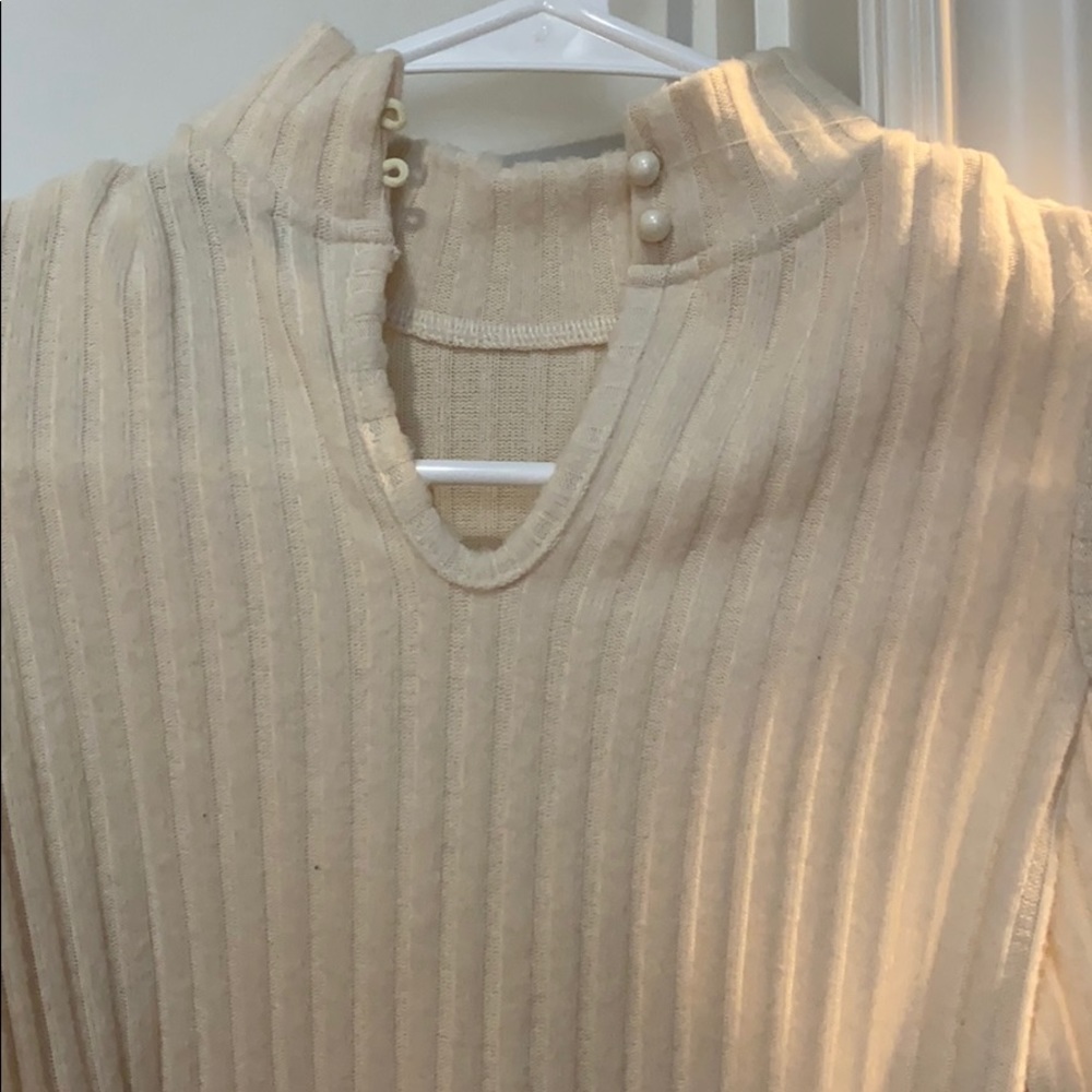 🌸3/$12🌸CHARLOTTE RUSSE OFF-WHITE TOP - Picture 3 of 5